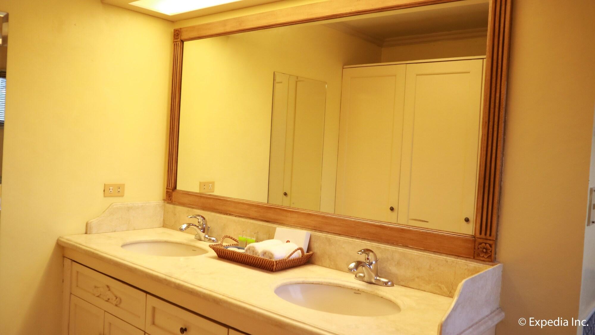 Sophia Suites Residence Hotel Cebu Esterno foto