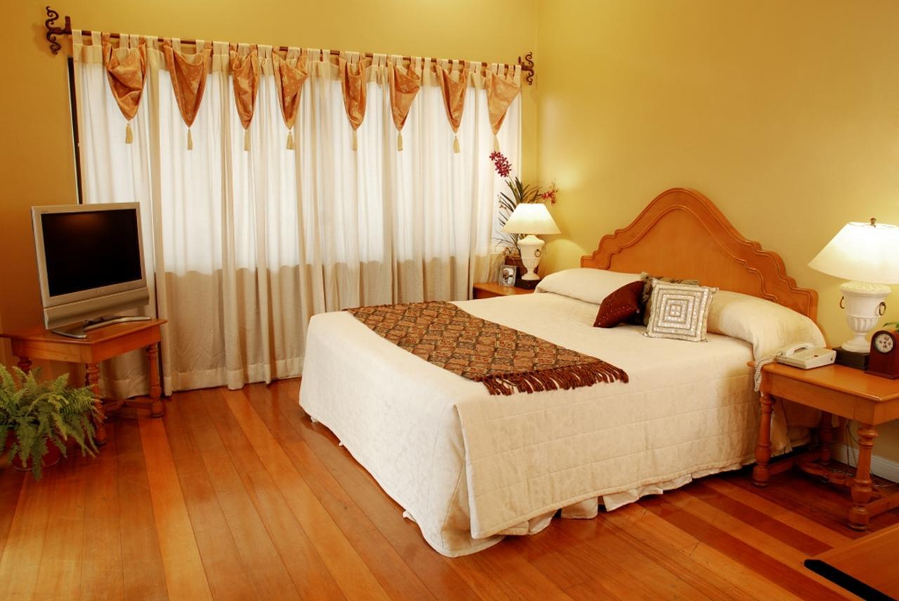 Sophia Suites Residence Hotel Cebu Esterno foto