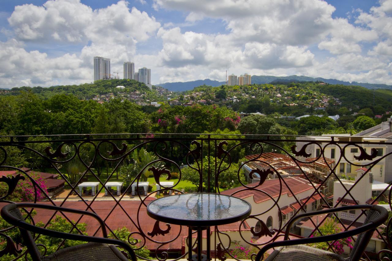 Sophia Suites Residence Hotel Cebu Esterno foto