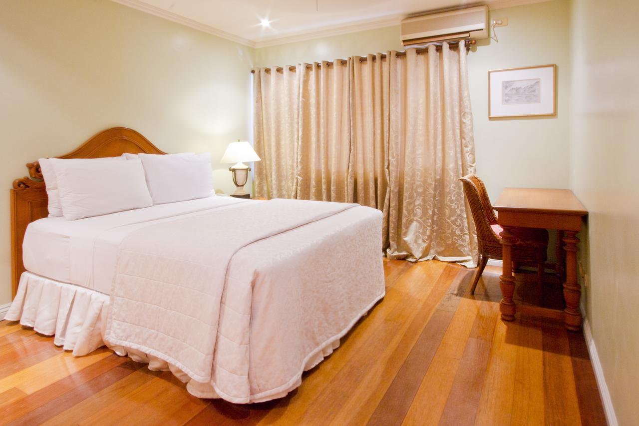 Sophia Suites Residence Hotel Cebu Esterno foto