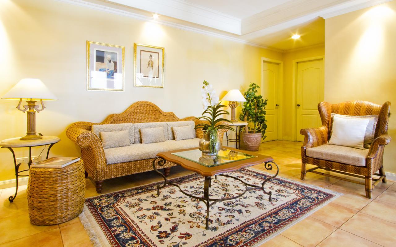Sophia Suites Residence Hotel Cebu Esterno foto