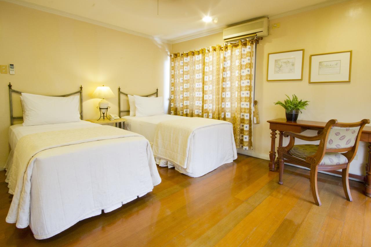 Sophia Suites Residence Hotel Cebu Esterno foto