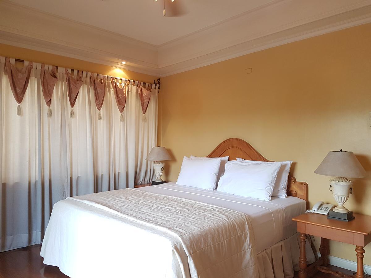 Sophia Suites Residence Hotel Cebu Esterno foto
