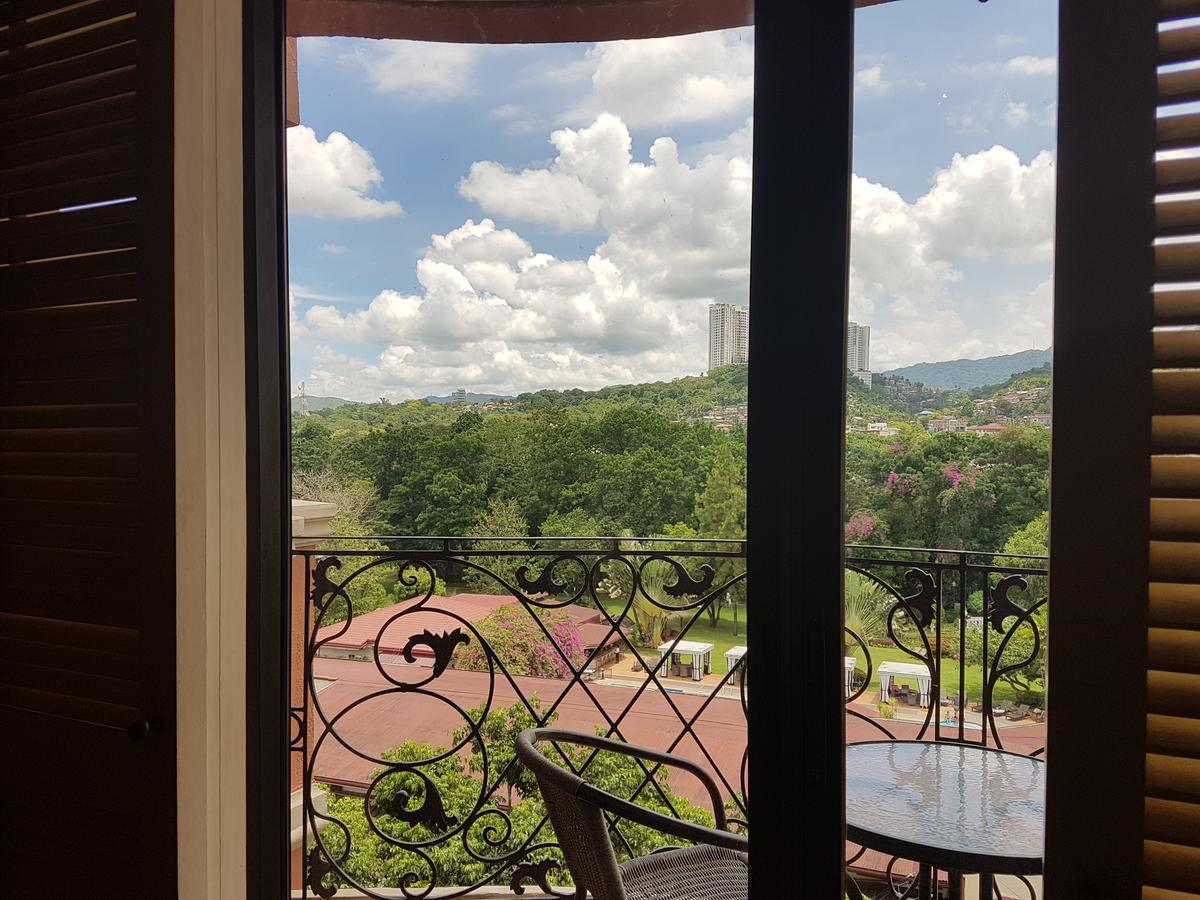 Sophia Suites Residence Hotel Cebu Esterno foto