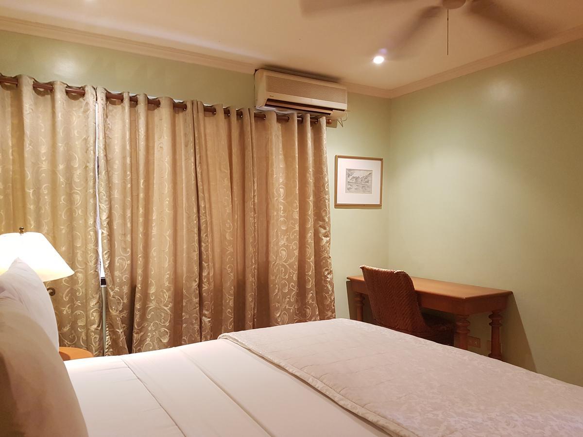 Sophia Suites Residence Hotel Cebu Esterno foto