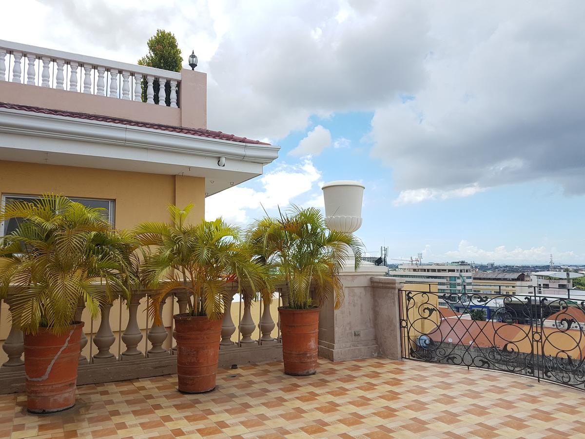 Sophia Suites Residence Hotel Cebu Esterno foto